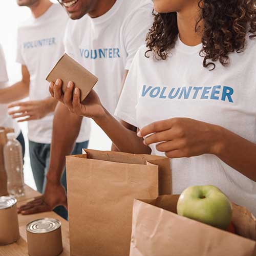 volunteers-packing-food-and-drinks-for-charity-min